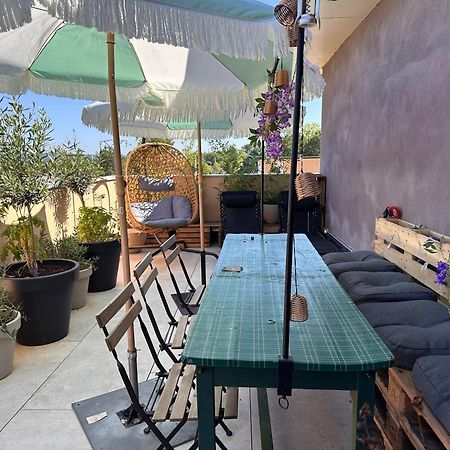 Joli Studio Le Clos D'Aix Avec Grande Terrasse Piscine Et Parking Gratuit Екс ан Прованс Екстериор снимка
